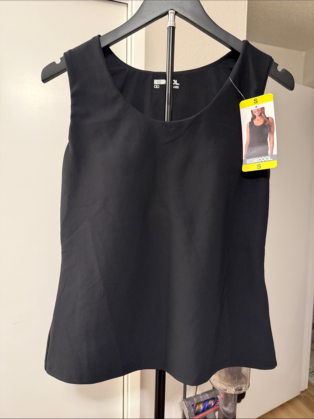 32 Degrees Black Scoop Neck Tank Top size S